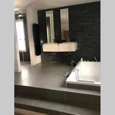 Spacieuse Avec Jardin Centre Βίλα