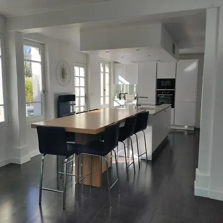 Spacieuse Avec Jardin Centre Βίλα