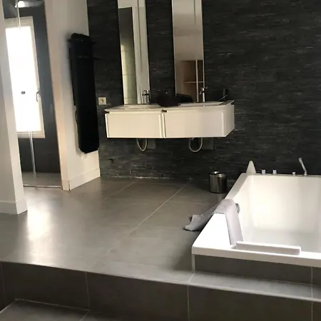 Spacieuse Avec Jardin Centre Βίλα Ντοβίλ