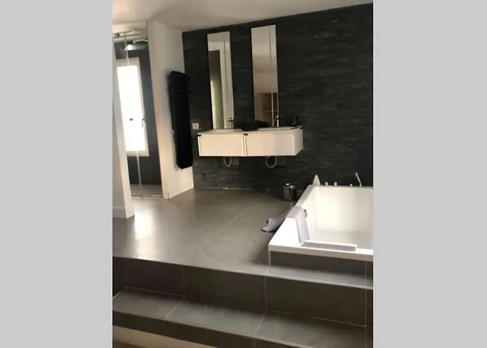 Spacieuse Avec Jardin Centre Βίλα