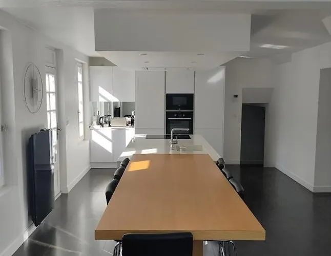 Spacieuse Avec Jardin Centre Βίλα *