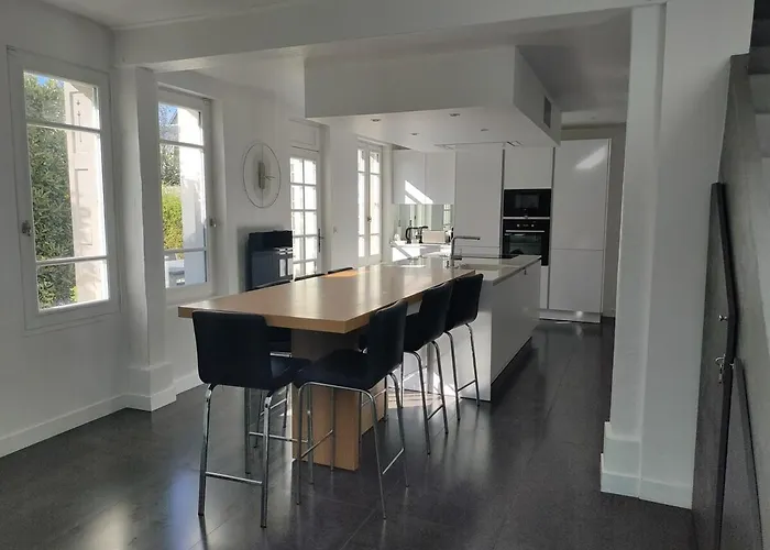 Spacieuse Avec Jardin Centre Βίλα