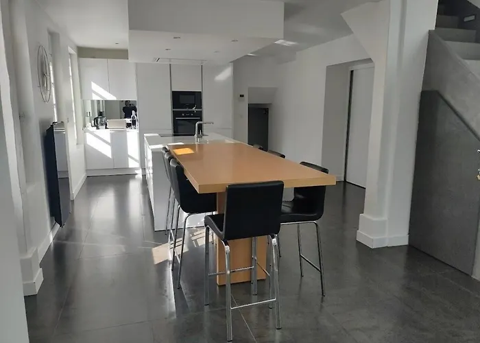 Βίλα Spacieuse Avec Jardin Centre *